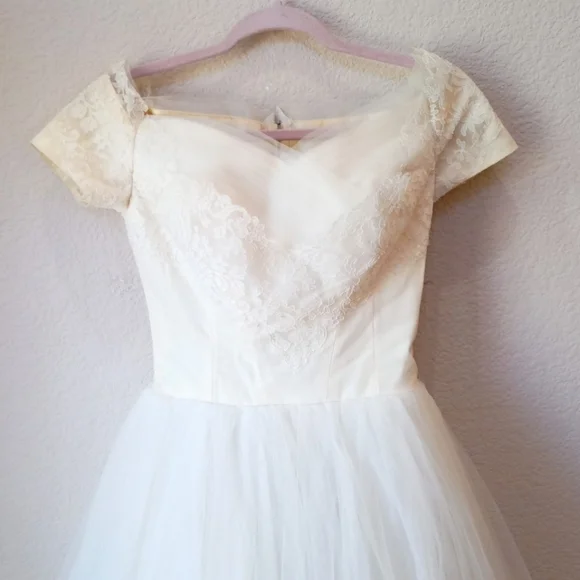 Rike's vintage 1950s stunning tulle off the shoulder tea length wedding gown - Picture 8 of 15